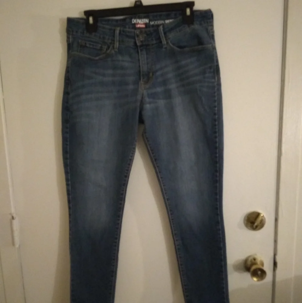 Levi's Skinny Jeans - Picture 2 of 5